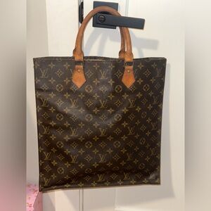 Louis Vuitton Monogram Sac Plat